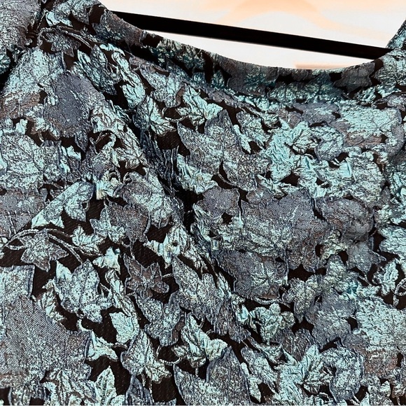 Theia Metallic Tissue Faille Off-Shoulder Flare-Sleeve Cocktail Dress sz Small - Picture 5 of 7